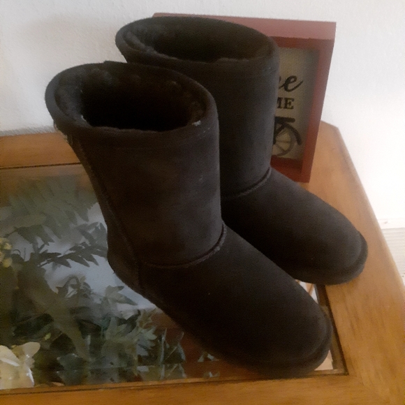 Boots - Picture 4 of 6